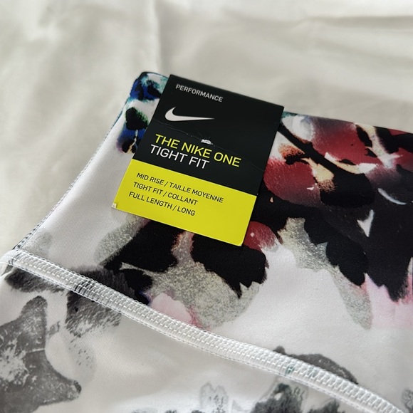 NWT Nike One leggings - Picture 2 of 4
